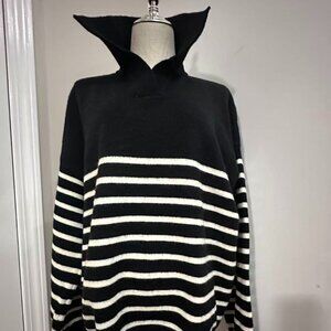 Black and White Striped Women's Sweater （L/XL）